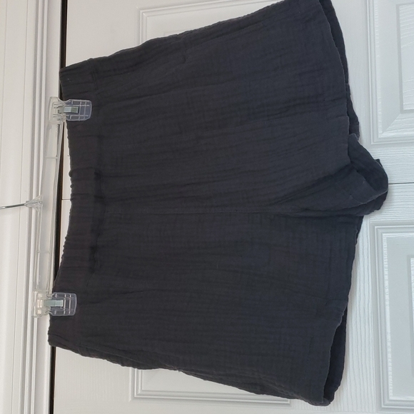 Madewell Pants - Madewell gray lightspun easy pull on shorts size medium euc